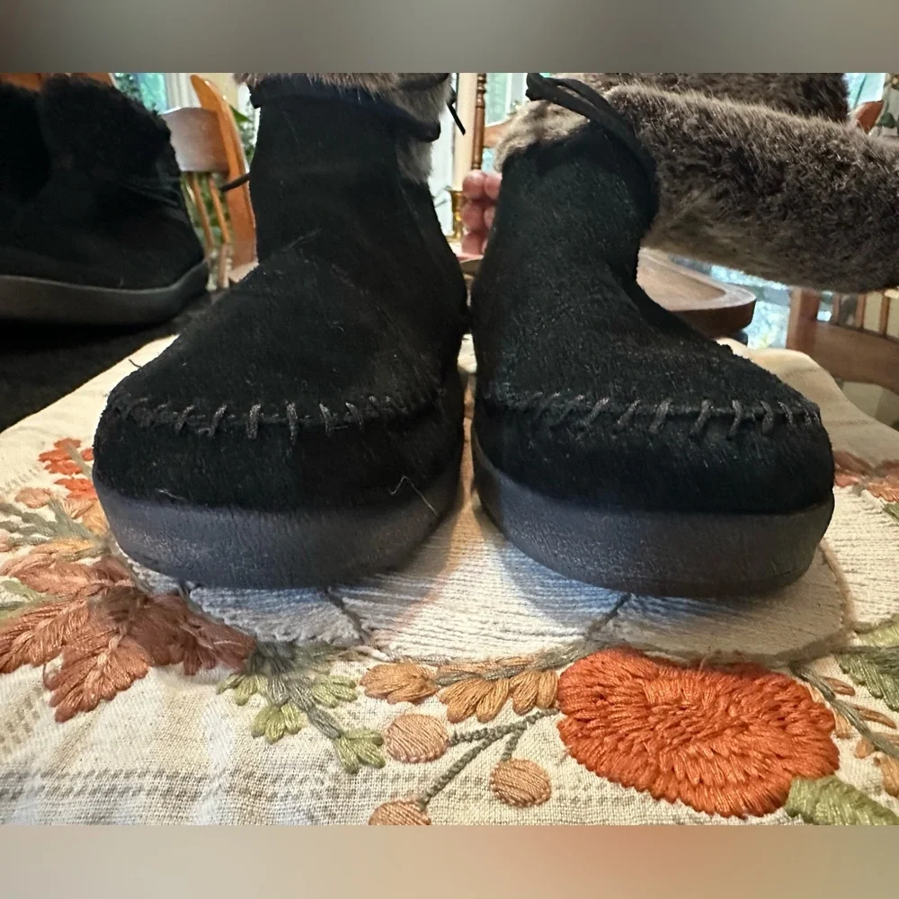 Toms Suede And Fur Women's Moccasin Boots - Picture 5 of 9